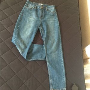 High waisted blue denim mom jean sz 28